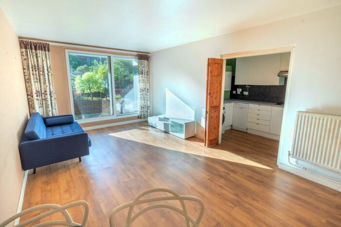 2 Bedroom Flat To Rent In Vanbrugh Court, Wincott Street, London, SE11