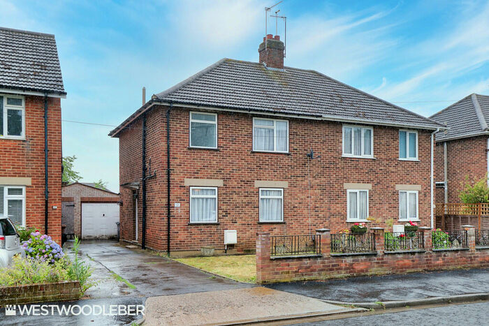 2 Bedroom Semi-Detached House To Rent In New Road, Bengeo, SG14