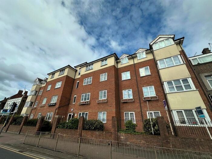 1 Bedroom Flat To Rent In Gladesmere Court, Watford, WD24