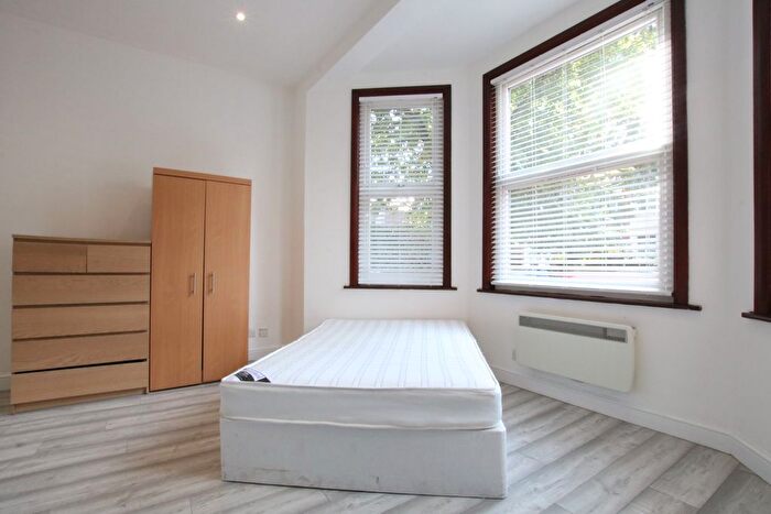 Studio To Rent In Park Avenue, Willesden Green, London, NW2