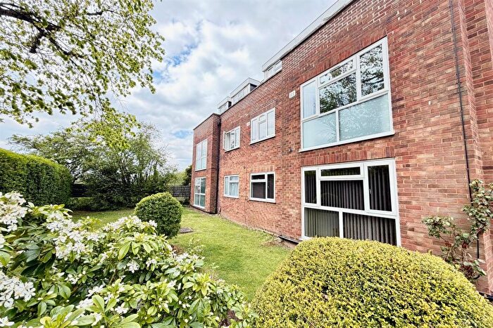 2 Bedroom Flat To Rent In Glebe Avenue, Ruislip, HA4