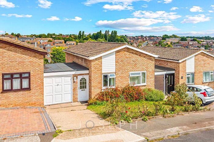 4 Bedroom Link Detached House For Sale In Radcliffe Drive, Ipswich, IP2