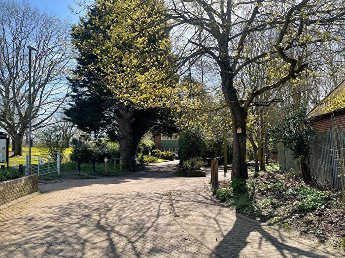 2 Bedroom Flat To Rent In Summerfields, Ingatestone, CM4