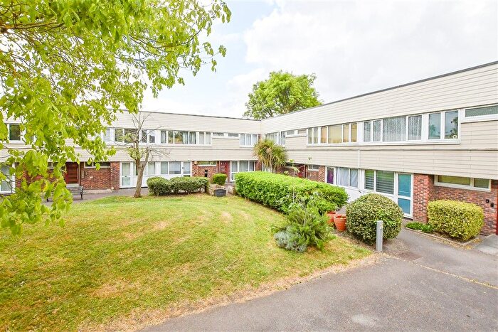 1 Bedroom Flat For Sale In Daimler Way, Wallington, Surrey, SM6
