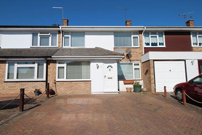 3 Bedroom Semi-Detached House To Rent In Kelvedon Close, CM11