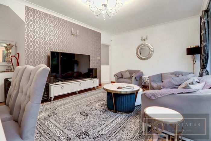 2 Bedroom Terraced House To Rent In Woodside Grange Road, London, N12