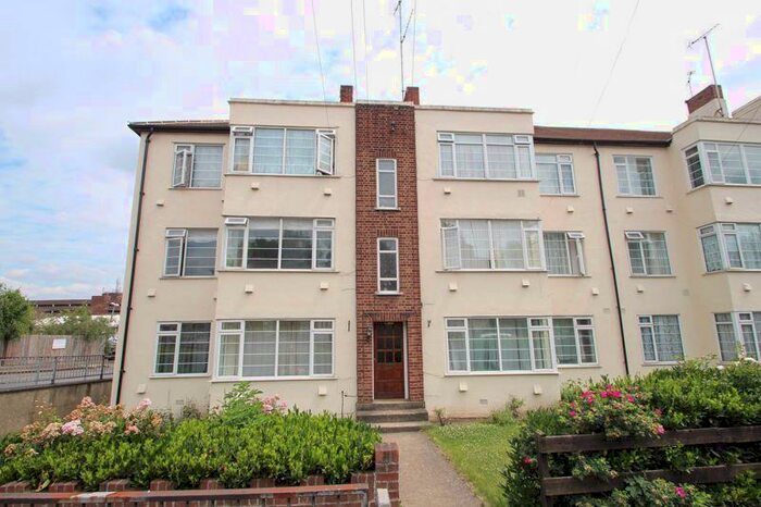 2 Bedroom Apartment To Rent In Spring Vale South, Dartford, DA1