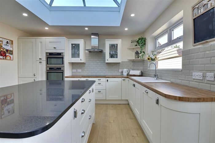 3 Bedroom Semi-detached House For Sale In Court Lane, Portsmouth, PO6