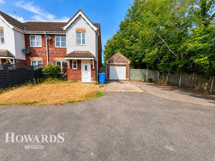 3 Bedroom Semi-Detached House For Sale In Cedar Drive, Beccles, NR34