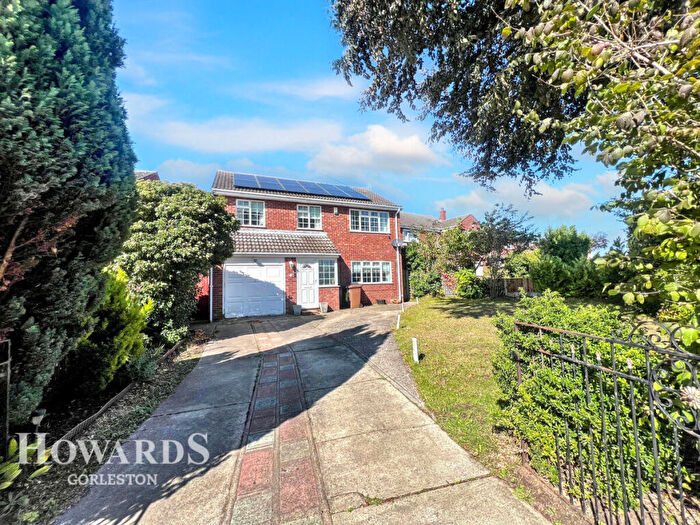 5 Bedroom Detached House For Sale In Moorland Way, Belton, NR31