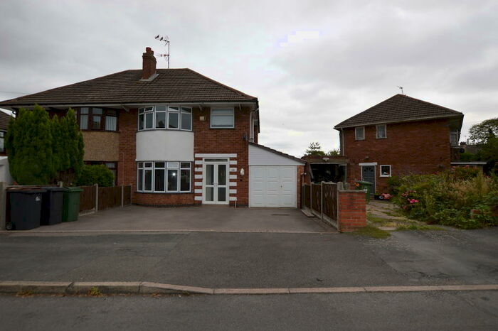 3 Bedroom House To Rent In Amberley Avenue, Bulkington, CV12