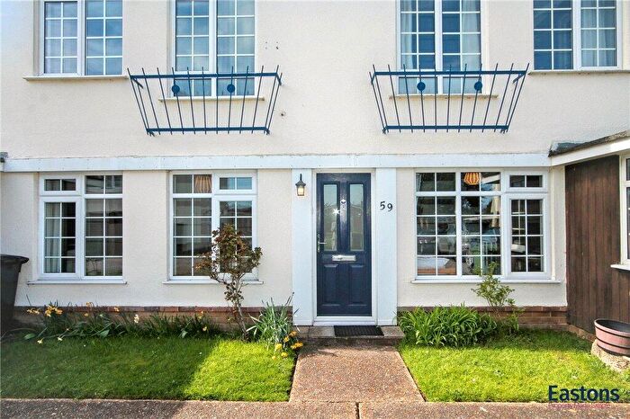 2 Bedroom Flat For Sale In Tattenham Crescent, Epsom, Surrey, KT18