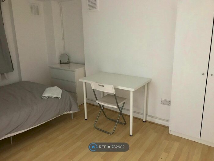 3 Bedroom Semi-Detached House To Rent In Loughborough Road, SW9