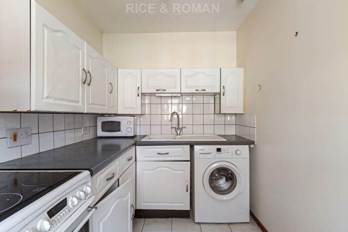 2 Bedroom Flat For Sale In Cloister House, Wimbledon, SW19