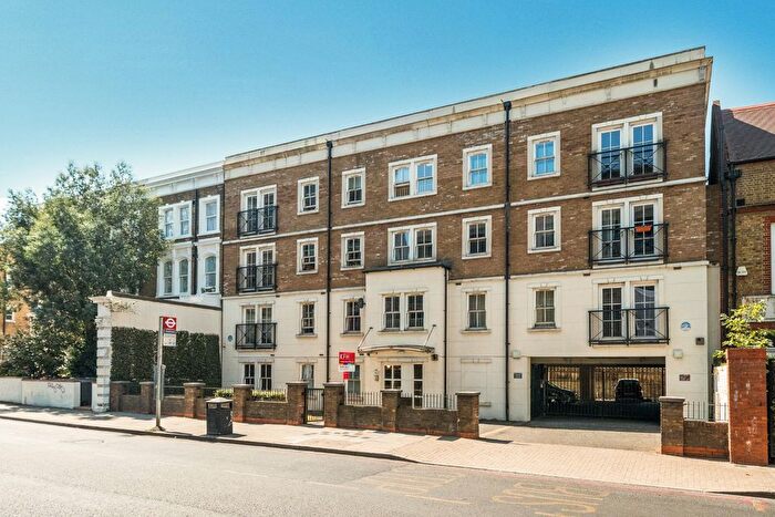 2 Bedroom Flat For Sale In Stockwell Road, Stockwell, London, SW9