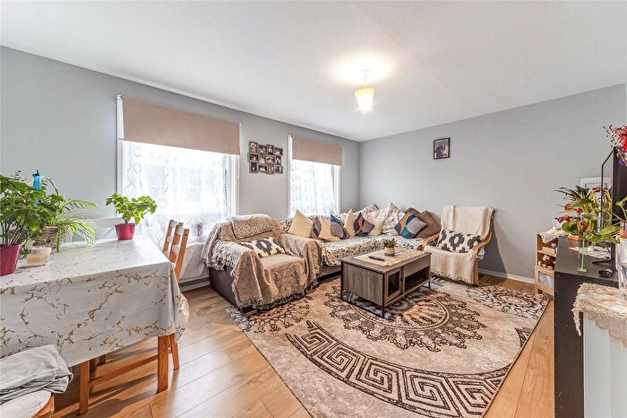 3 Bedroom Flat For Sale In Penrith Street, Furzedown, SW16