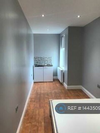 Studio To Rent In Guildford Street, Luton, LU1