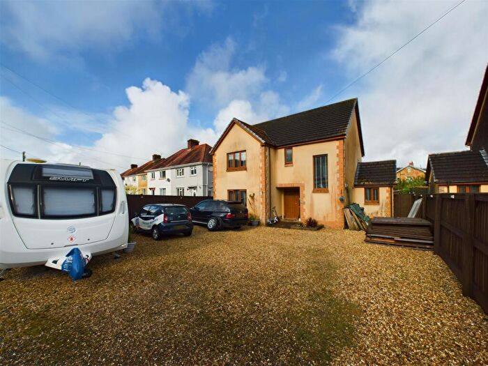 3 Bedroom Detached House For Sale In Ashgrove, Pontyberem, Llanelli, SA15