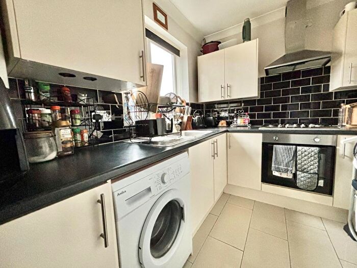 2 Bedroom Maisonette To Rent In Witts Hill, Southampton, SO18