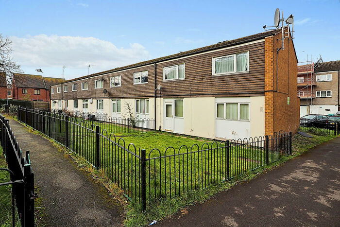 2 Bedroom Maisonette To Rent In Auckland Close, Nottingham, NG7