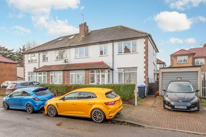 2 Bedroom Maisonette For Sale In Peel Road, North Wembley, Wembley, HA9