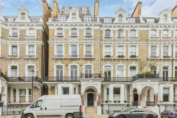 2 Bedroom Flat To Rent In Redcliffe Square, London, SW10