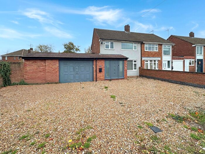 3 Bedroom Semi Detached House For Sale In Linden Road, Dunstable, LU5