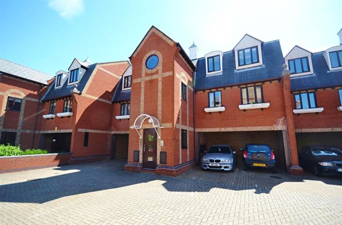 2 Bedroom Apartment To Rent In Bruces Wharf, RM17