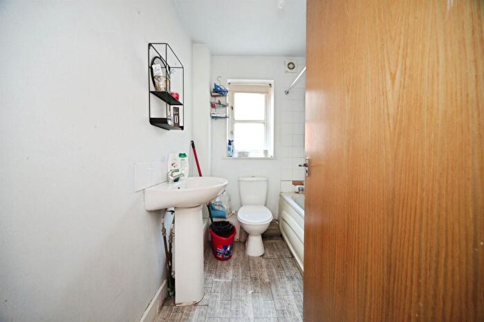1 Bedroom Flat For Sale In Downs Road, Luton, LU1