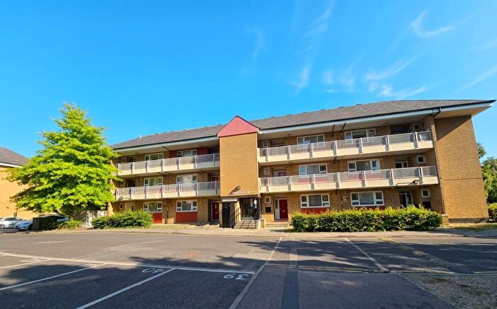 3 Bedroom Flat To Rent In Ernest Street, London, E1