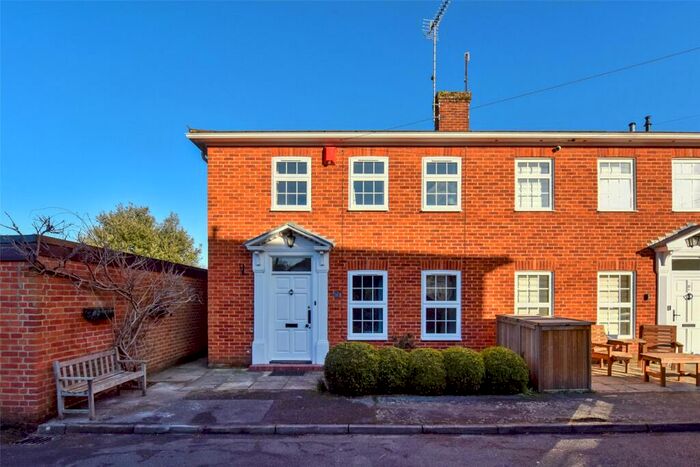 3 Bedroom End Of Terrace House To Rent In Fishermans Retreat, Marlow, SL7