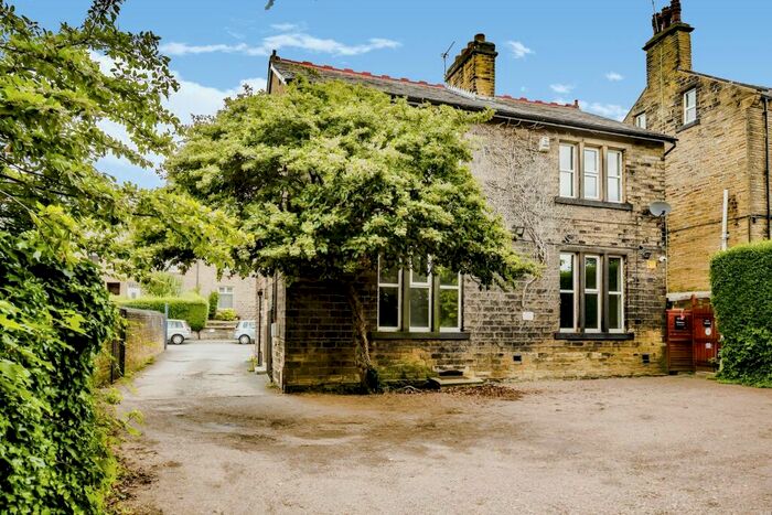 3 Bedroom Semi-Detached House To Rent In Rawthorpe Lane, Huddersfield, West Yorkshire, HD5
