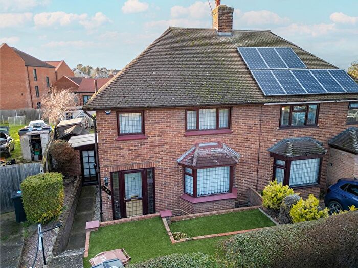 3 Bedroom Semi Detached House For Sale In St. Dunstans Drive, Gravesend, Kent, DA12