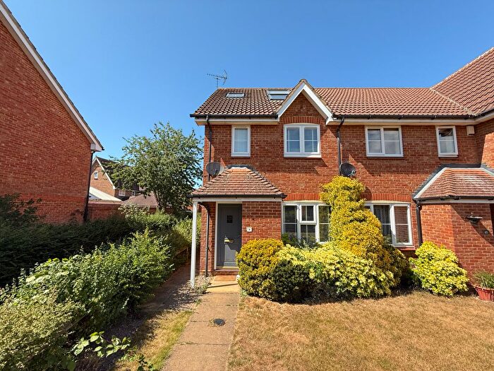 3 Bedroom End Of Terrace House For Sale In Farmers End, Reading, RG10