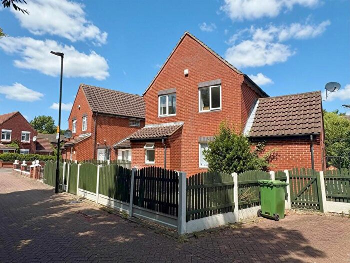 4 Bedroom Link Detached House For Sale In Beckton, London, E6