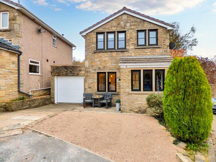 3 Bedroom Detached House For Sale In The Crofts, Farnhill, Keighley, BD20