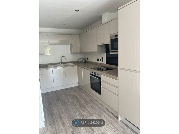 2 Bedroom Flat To Rent In The Old Cornmill, Horsforth, Leeds, LS18