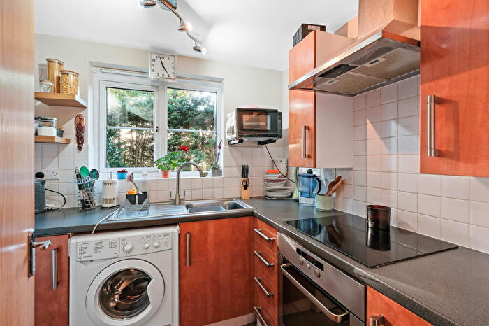 2 Bedroom Apartment For Sale In Yeomans Close, Astwood Bank, Redditch, B96