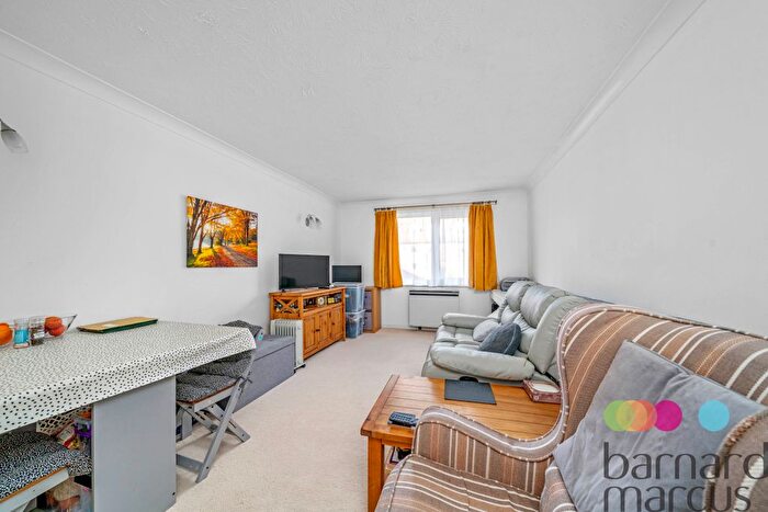 1 Bedroom Flat To Rent In Friern Watch Avenue, London, N12