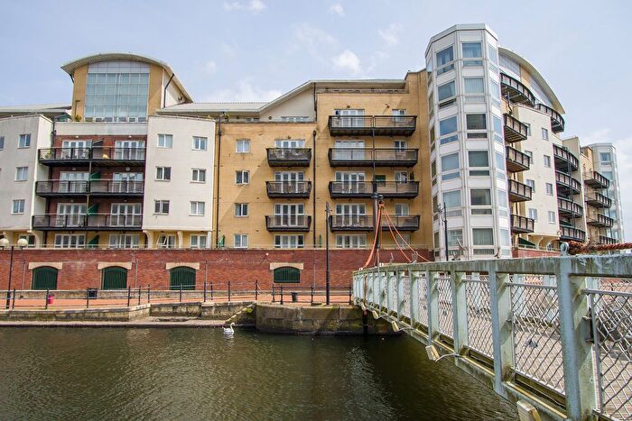 3 Bedroom Flat For Sale In Adventurers Quay, Cardiff, CF10