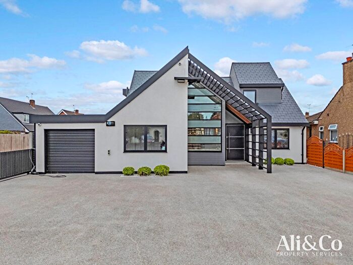 4 Bedroom Detached House To Rent In Windsor Avenue, Grays, RM16