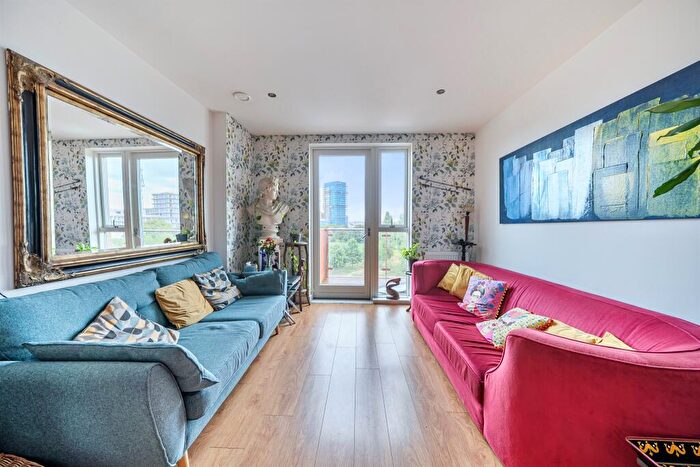 2 Bedroom Apartment For Sale In Southampton Way, London, SE5