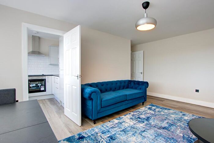 2 Bedroom Flat To Rent In Boston Court, Palmersville, NE12