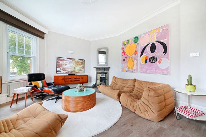 3 Bedroom Flat To Rent In Sheengate Mansions, Upper Richmond Road West, SW14