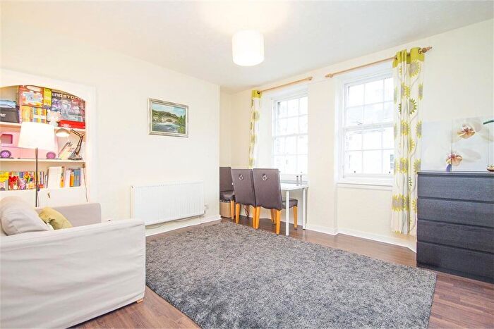 2 Bedroom Flat To Rent In L Gifford Park, Edinburgh, EH8
