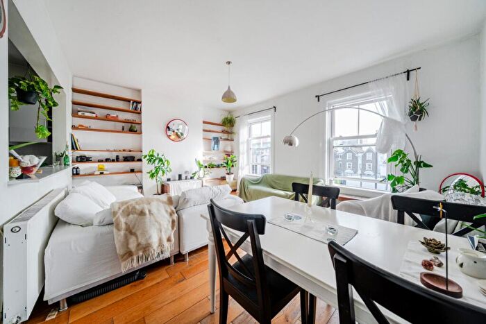 2 Bedroom Flat For Sale In Peckham Rye, London, SE15