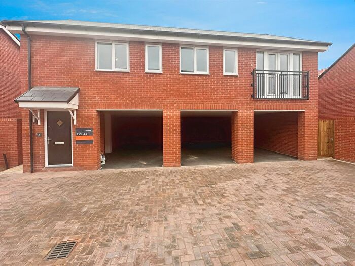 2 Bedroom Flat For Sale In Lockwood Place, Bramford, Ipswich, IP8