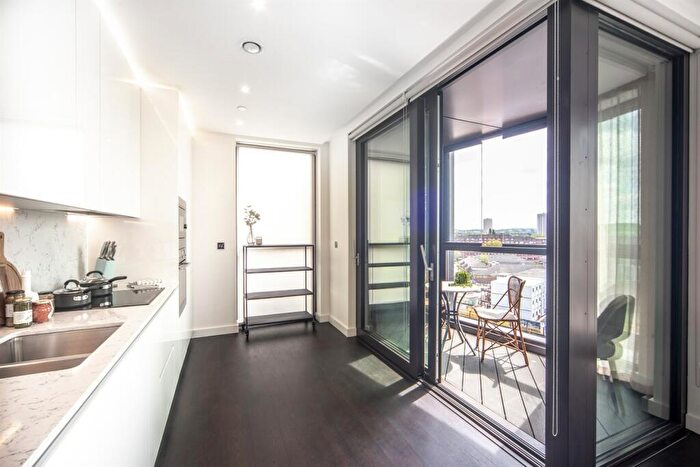 2 Bedroom Apartment To Rent In Thornes House, SW11