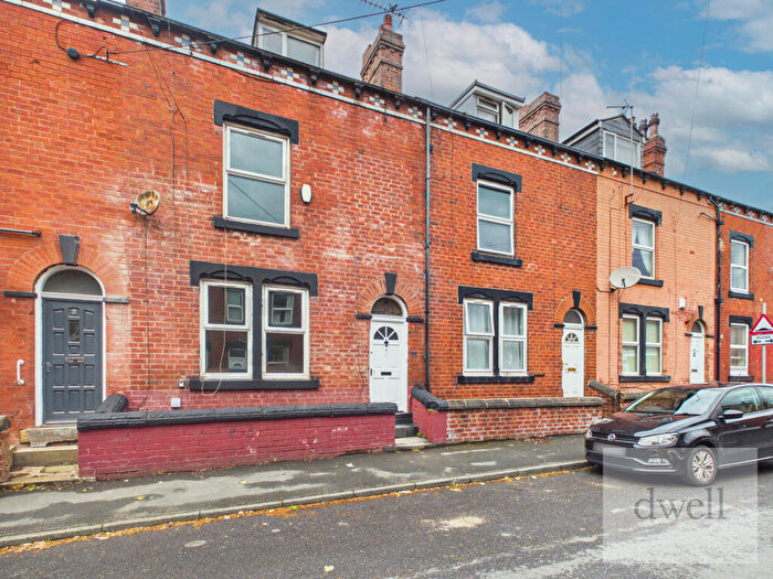 4 Bedroom Terraced House For Sale In Aberdeen Walk, Armley, Leeds, LS12