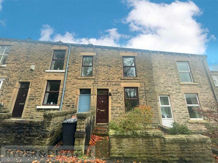 3 Bedroom Terraced House To Rent In Sunlaws Street, Glossop, Derbyshire, SK13